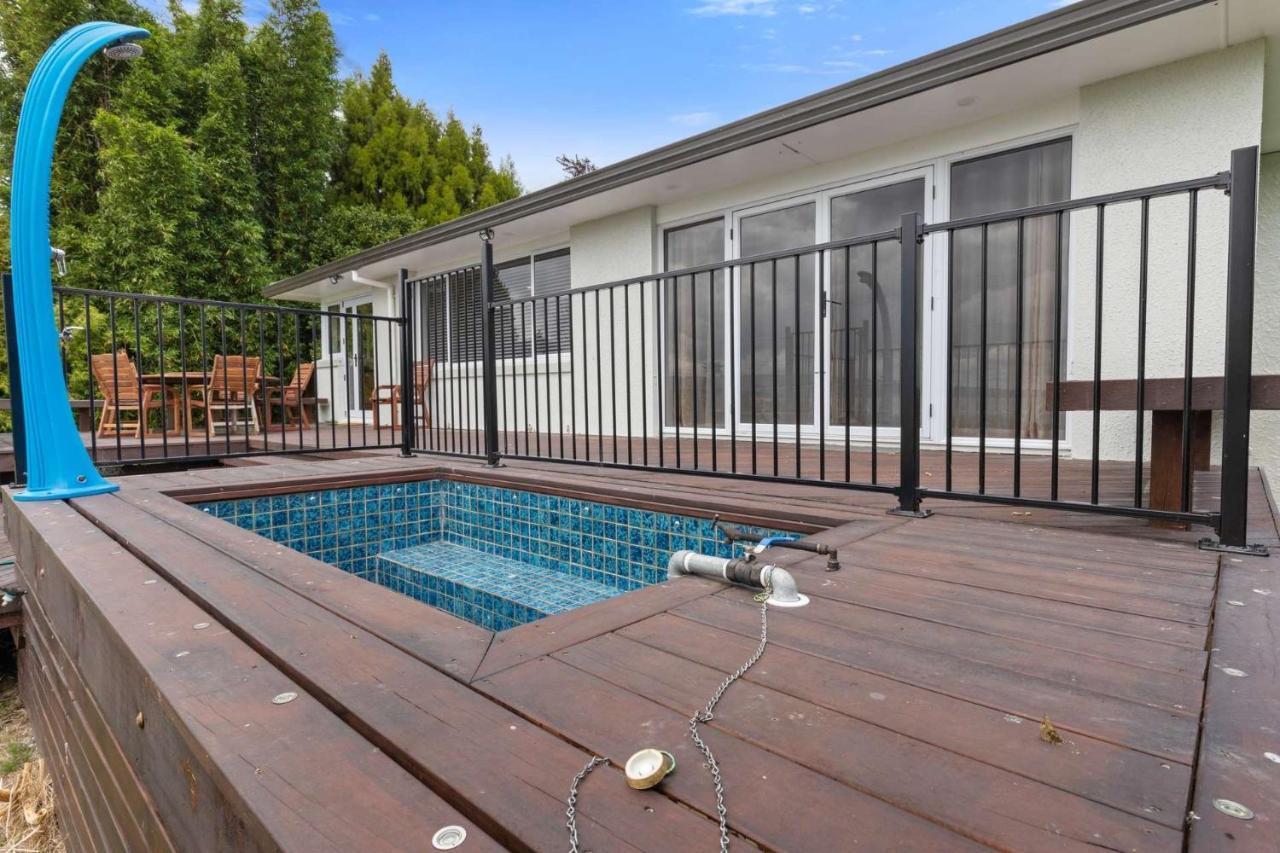 Lakefront Getaway In Rotorua Bagian luar foto
